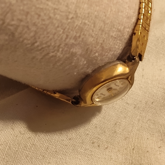 Gold plated vintage 1960's Whitaker watch - Picture 9 of 12